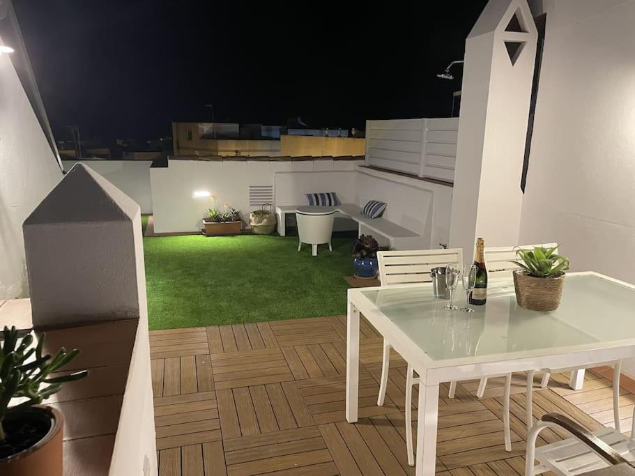 הוילה קוניל דה לה פרונטרה Casa Lola Conil, Azotea Al Mar Y Parking Solo Familias O Parejas מראה חיצוני תמונה